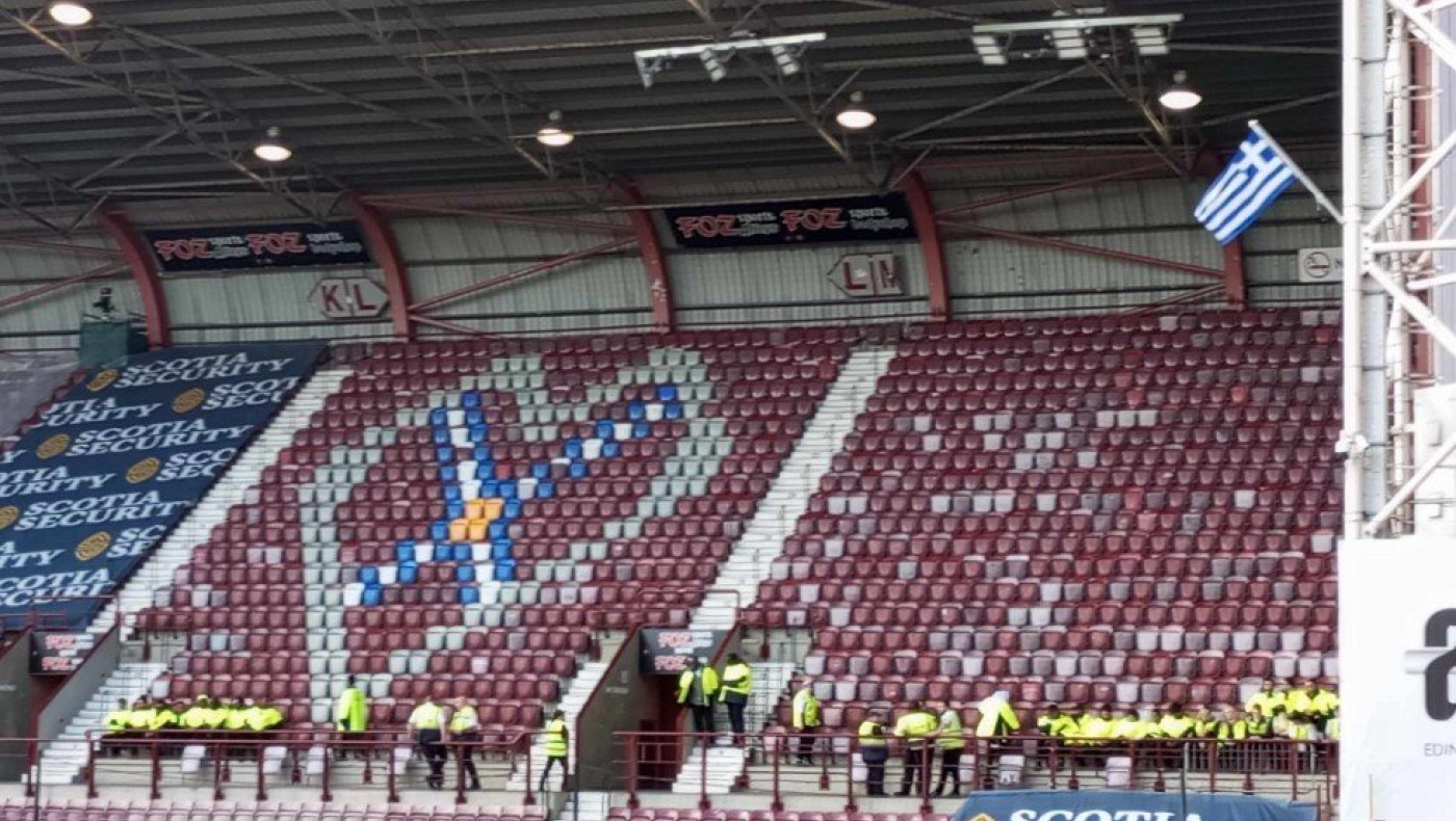 Χαρτς - ΠΑΟΚ: Έντονη παρουσία αστυνομικών στην κερκίδα του Δικεφάλου