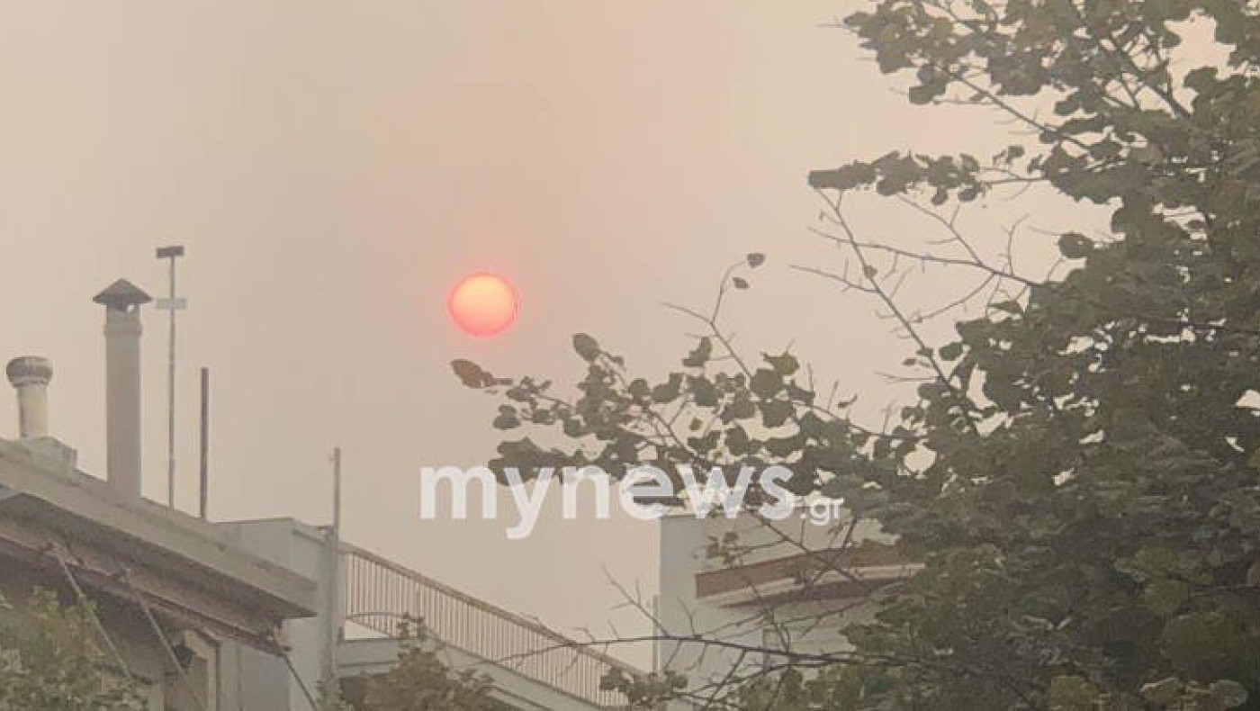 Θεσσαλονίκη: Κόκκινος ο ουρανός από τους καπνούς της πυρκαγιάς στον Έβρο