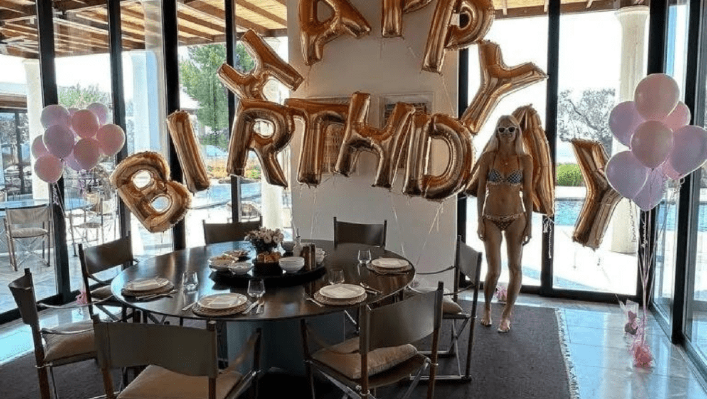 Και η Κλαούντια Σίφερ «ψηφίζει» Ελλάδα: «Γιορτάζοντας σε ελληνικό...παράδεισο»