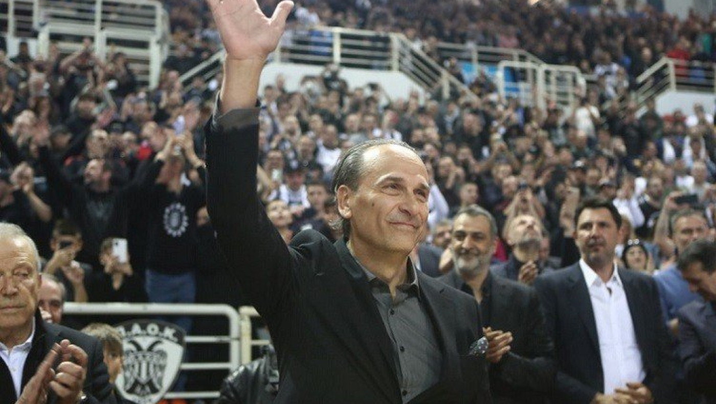 Ο Μπάνε υπογράφει το βιβλίο του στην μπουτίκ της ΚΑΕ ΠΑΟΚ