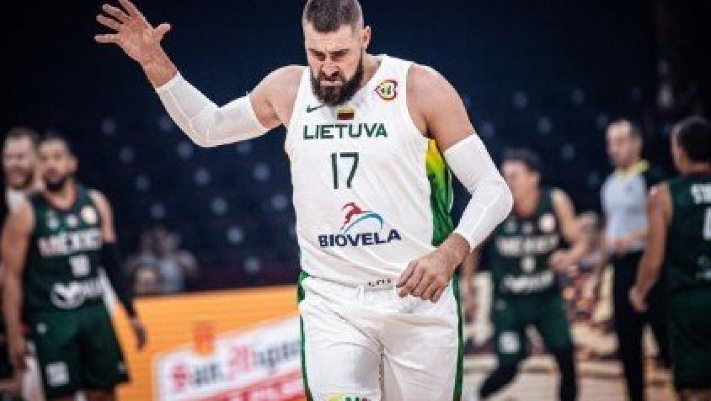 Εντυπωσιακή εμφάνιση από την Λιθουανία και... τριαντάρα στο Μεξικό