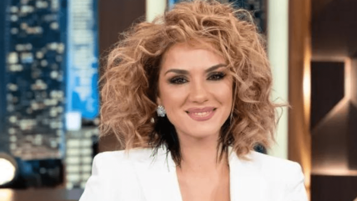 Η Βάσω Λασκαράκη σε ρόλο παρουσιάστριας