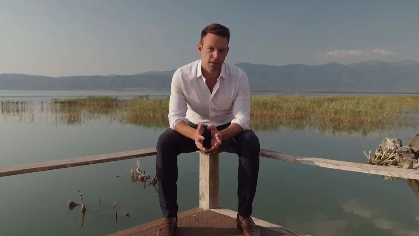 Λάμπρος Κωνσταντάρας: «Κύριε Κασσελάκη δεν είσαι ο πρώτος γκέι, κόψε τη θυματοποίηση»