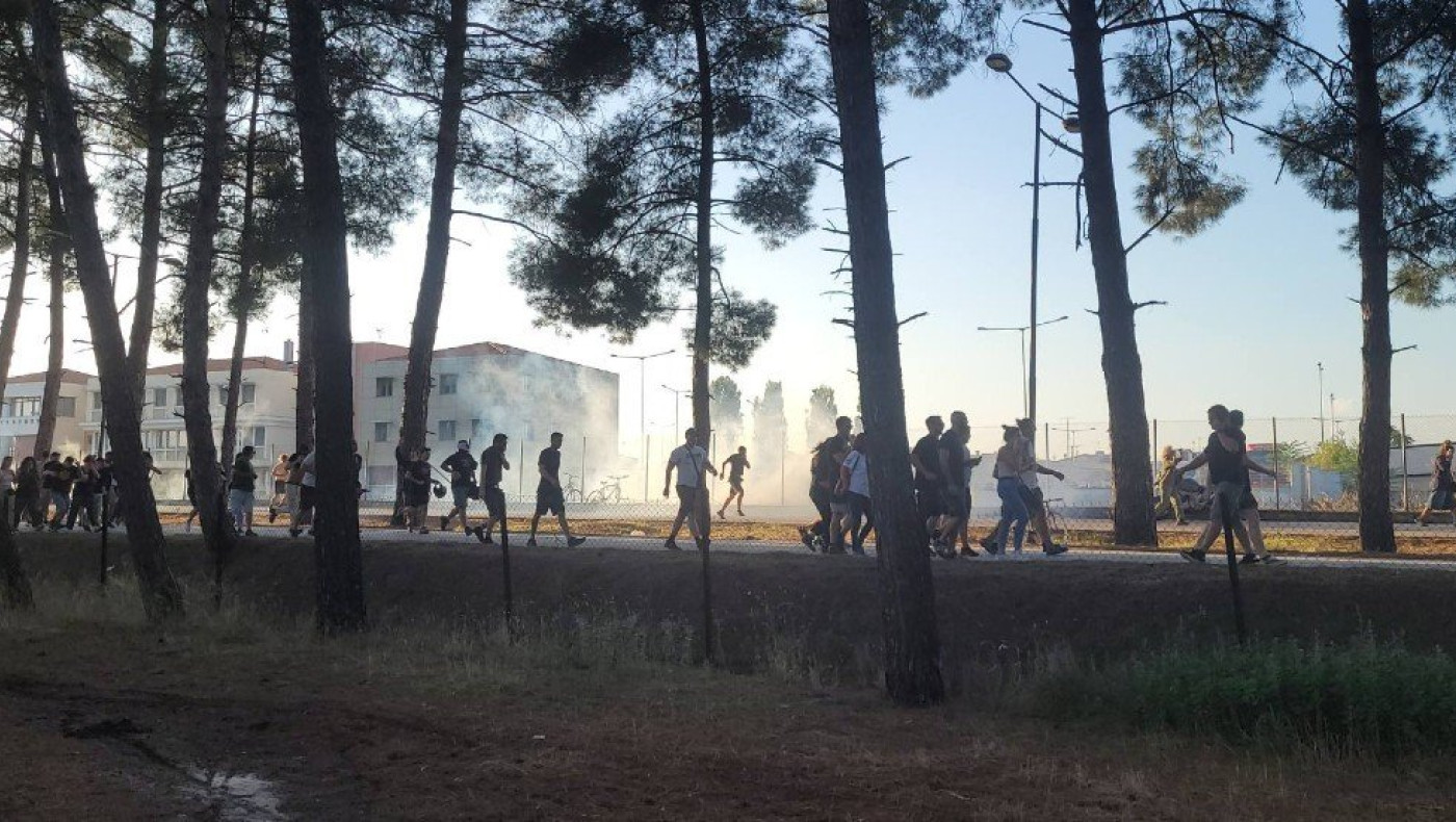 Ένταση και δακρυγόνα στη συγκέντρωση διαμαρτυρίας έξω από την Περιφέρεια Θεσσαλίας