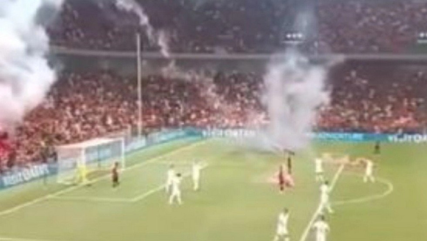 Αλβανία - Πολωνία: Επεισόδια με ρίψεις καπνογόνων και καθισμάτων στο «Air Albania»