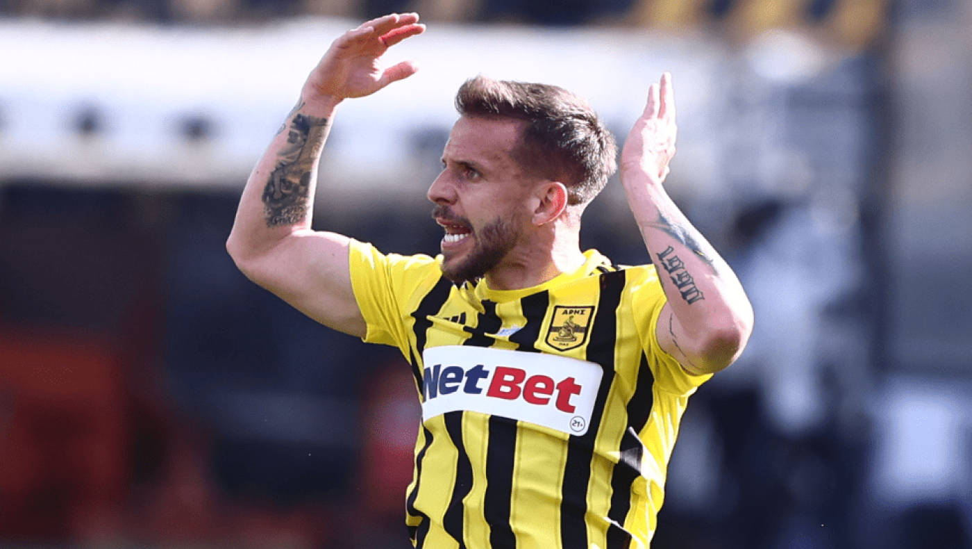 Περιμένει την αποδέσμευση του Λούκας Σάσα