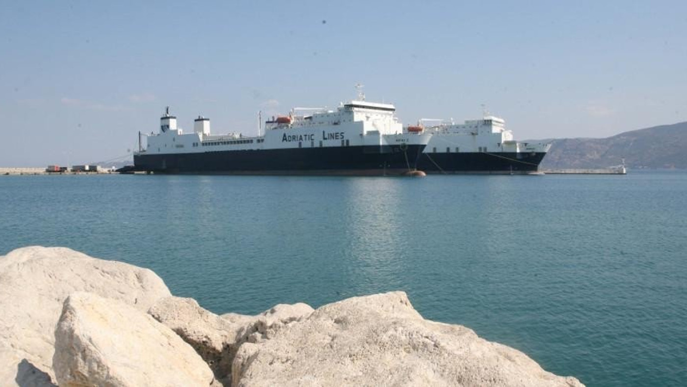 Παραλίγο σύγκρουση τριών πλοίων στη Ραφήνα - Πληροφορίες ότι έμπλεξαν οι άγκυρες