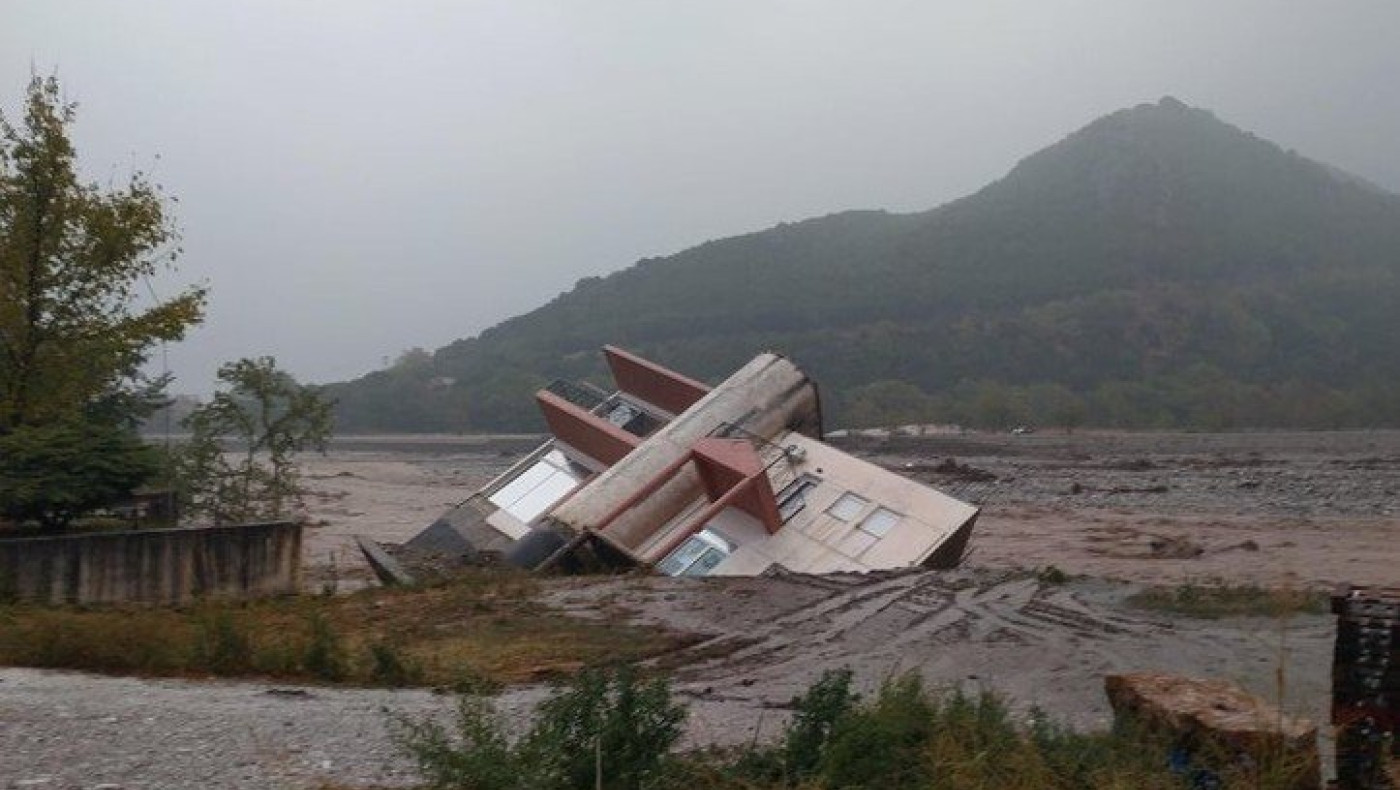 Κάτοικος από το Φανάρι Καρδίτσας στο Metropolis 95.5: «Εχει γκρεμιστεί το μισό χωριό από τις κατολισθήσεις»