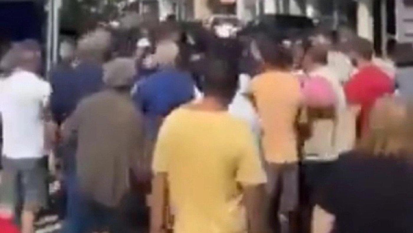 ΒΙΝΤΕΟ από την επίθεση στον Περιφερειάρχη Θεσσαλίας: «Καλά του κάνετε, έτσι θέλει»