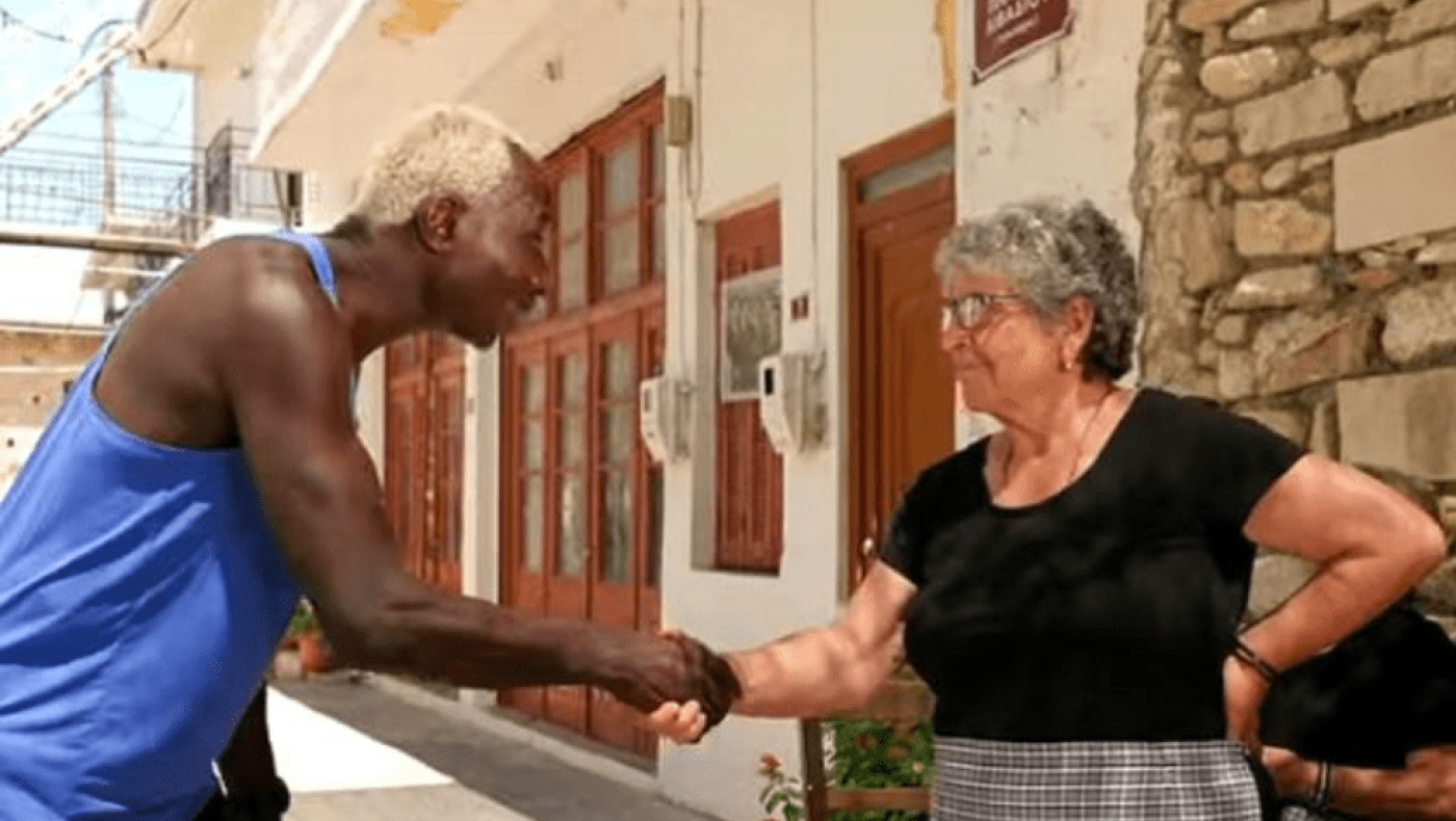 Ο Ουγκονσότο τρέχει στον ημιμαραθώνιο, για χάρη μιας Κρητικιάς... γιαγιάς- Επικό βίντεο