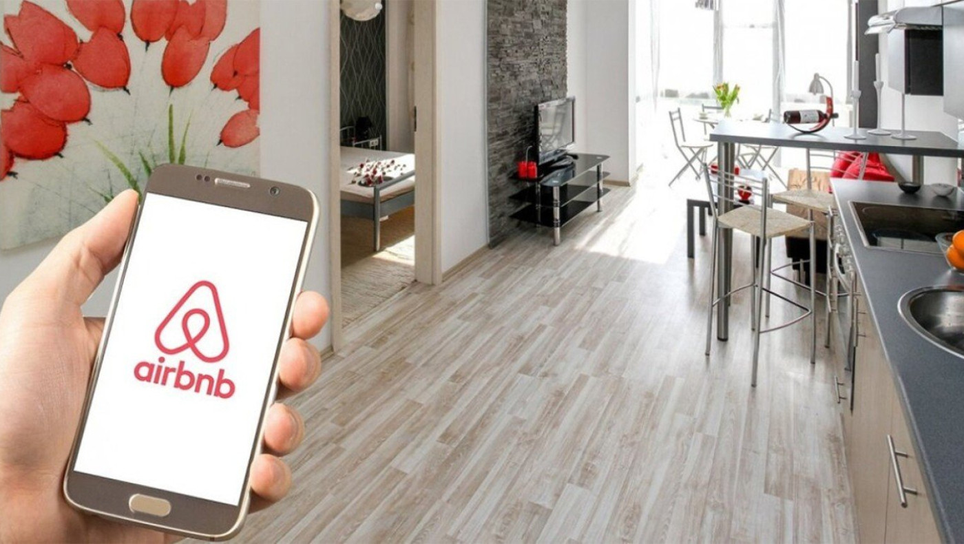 Τι αλλάζει στο Airbnb - Ποια καταλύματα θα πληρώνουν ΦΠΑ και τέλη από 1/1/2024