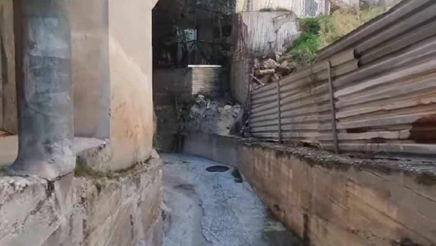 Απίστευτο: Ρέμα στην καρδιά της Αθήνας διασχίζει... υπόγεια, αυλές και πιλοτές