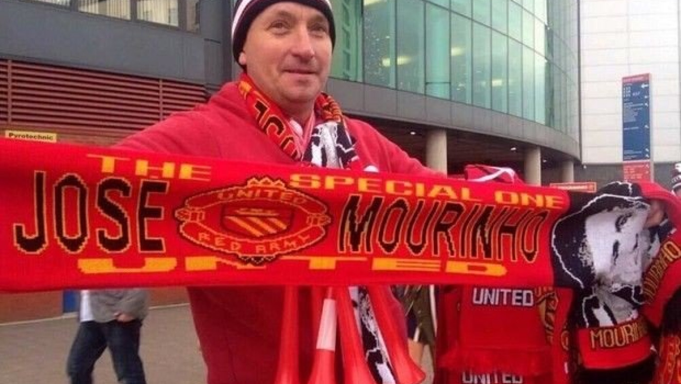 Κασκόλ Μουρίνιο στο «Ολντ Τράφορντ»