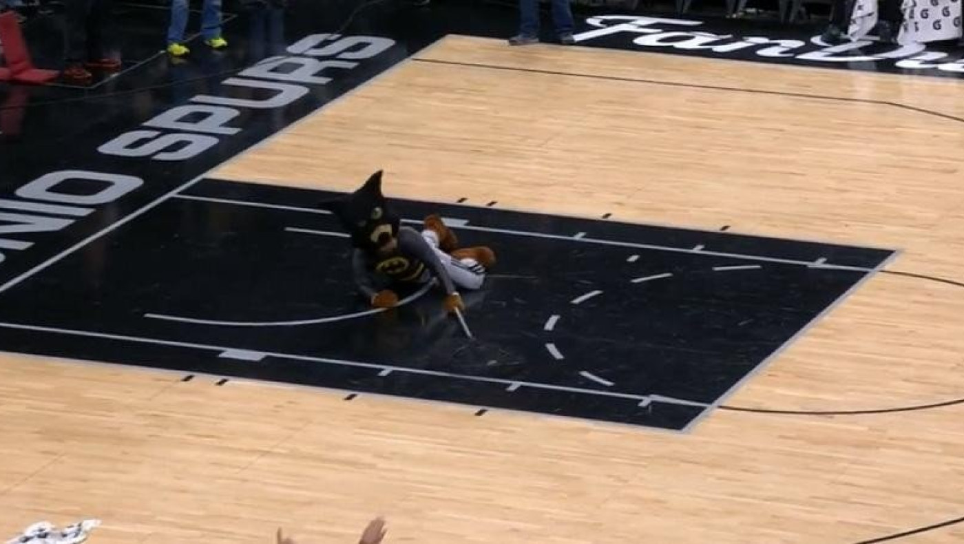 Ο Μπάτμαν των Σπερς... έπιασε το «θηρίο» (video)