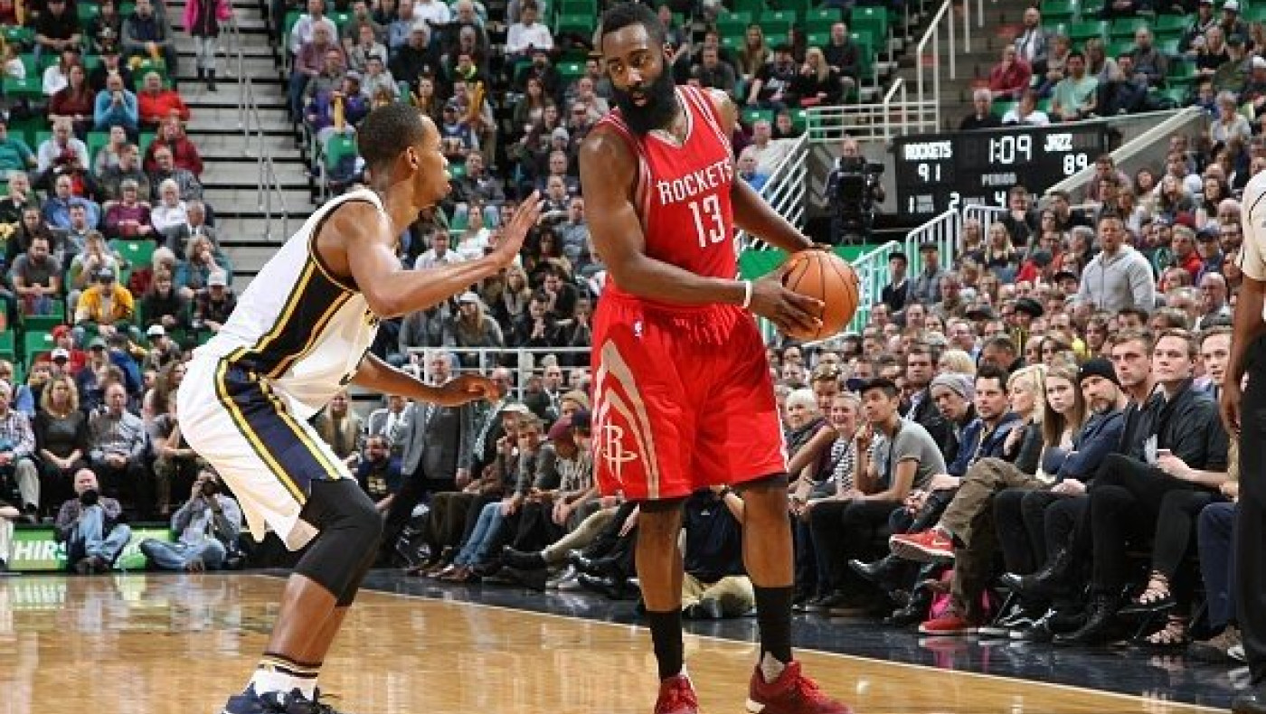 Τιμωρία ενός χρόνου σε φίλαθλο που χρησιμοποιούσε λέιζερ! (vid)