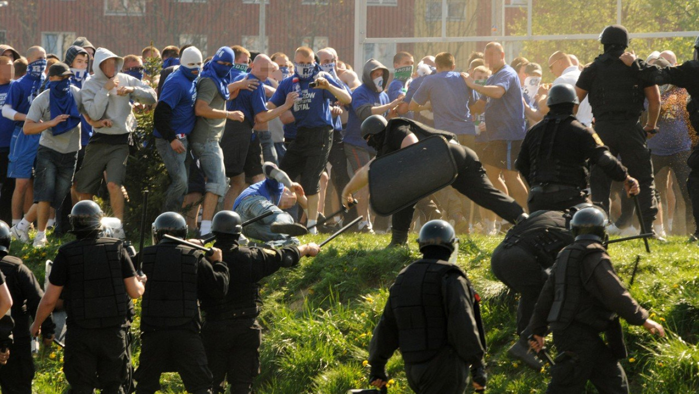 Τρόμος σε Μπολόνια και Βελιγράδι: Άγρια επεισόδια μεταξύ οπαδών πριν τους αγώνες του Champions League