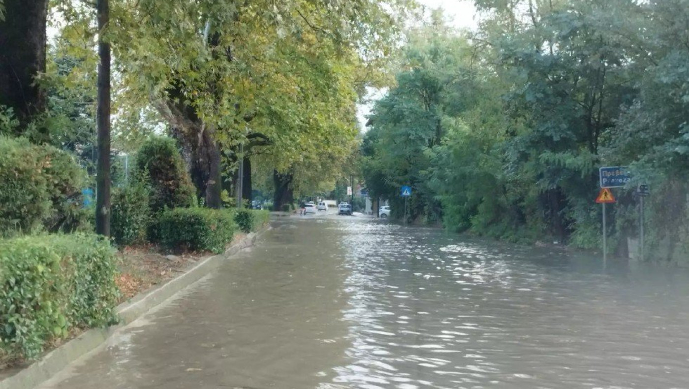 Γιάννενα: Οι δρόμοι μετατράπηκαν σε ποτάμια μετά από μισή ώρα βροχής