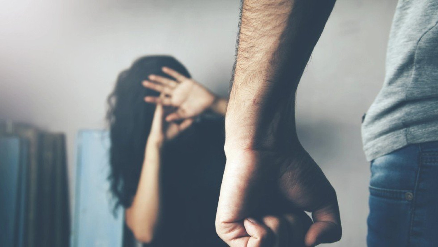 Θεσσαλονίκη: Ξυλοκόπησε την 25χρονη σύντροφό του επειδή βγήκε για ποτό με τις φίλες της