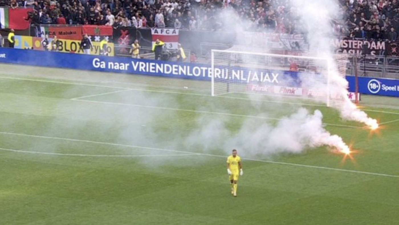 Άγιαξ - Φέγενορντ: Οι οπαδοί του Αίαντα διέκοψαν το ματς μετά το 0-3! (vids)