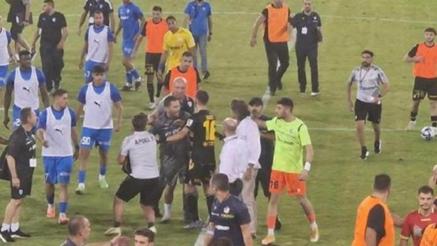 Ανόρθωση - ΑΠΟΕΛ: Σύρραξη ανάμεσα στους προπονητές και δύο αποβολές!