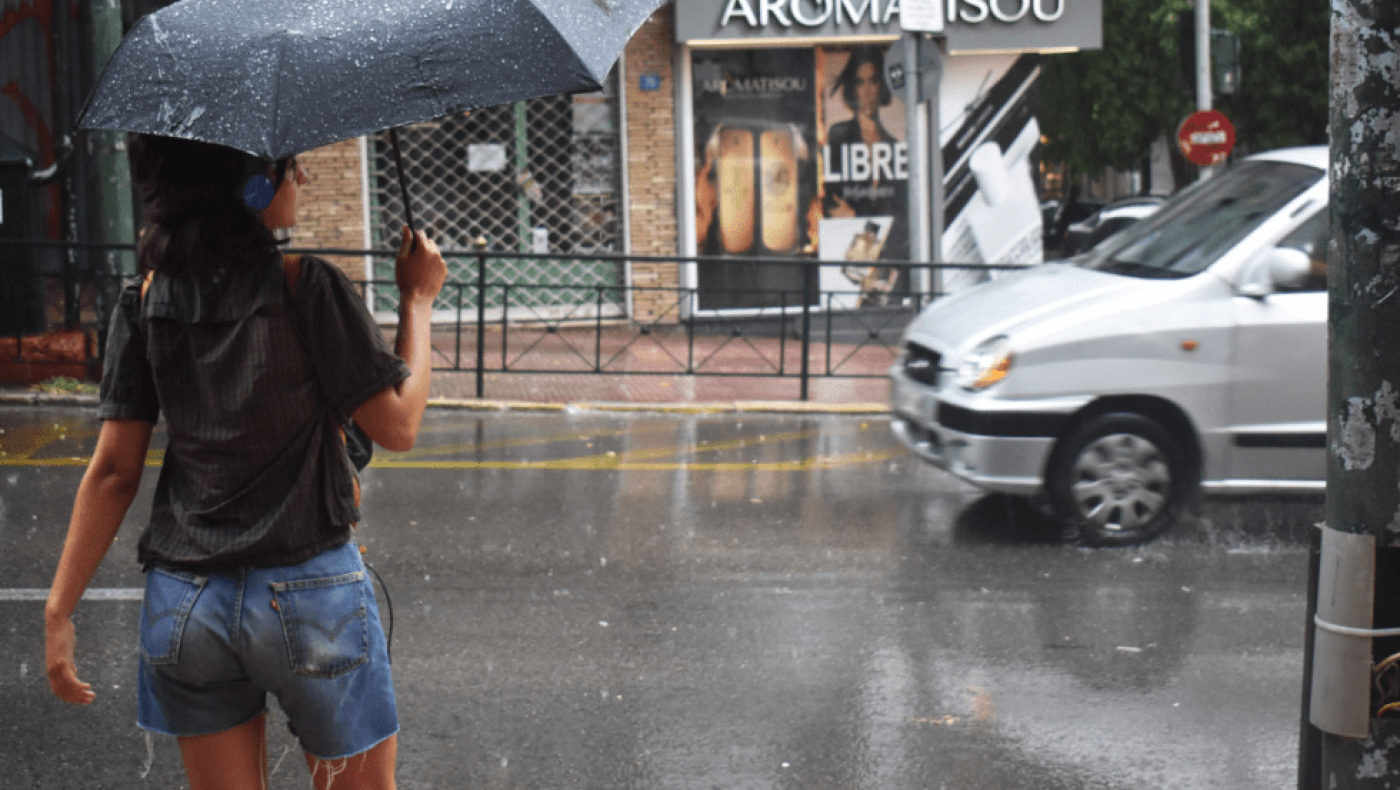 Αλλάζει και πάλι το σκηνικό του καιρού: Απότομη πτώση θερμοκρασίας και καταιγίδες