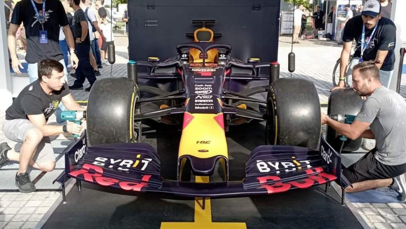 Σε ρυθμούς Formula 1 η Θεσσαλονίκη - Από το πρωί γέμισε κόσμο η Νέα παραλία