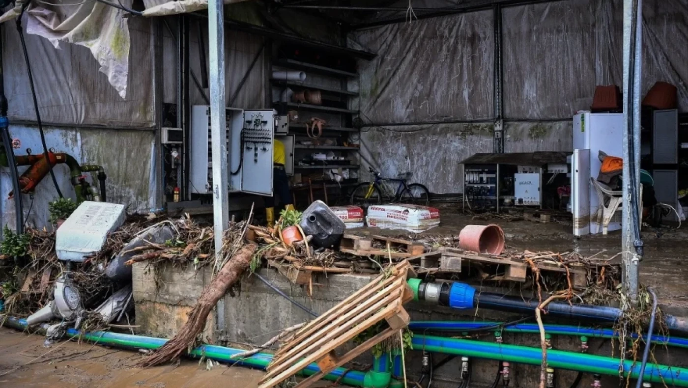 Κακοκαιρία Elias: Εικόνες καταστροφής στον Βόλο -πλημμύρισαν σπίτια και ΙΧ