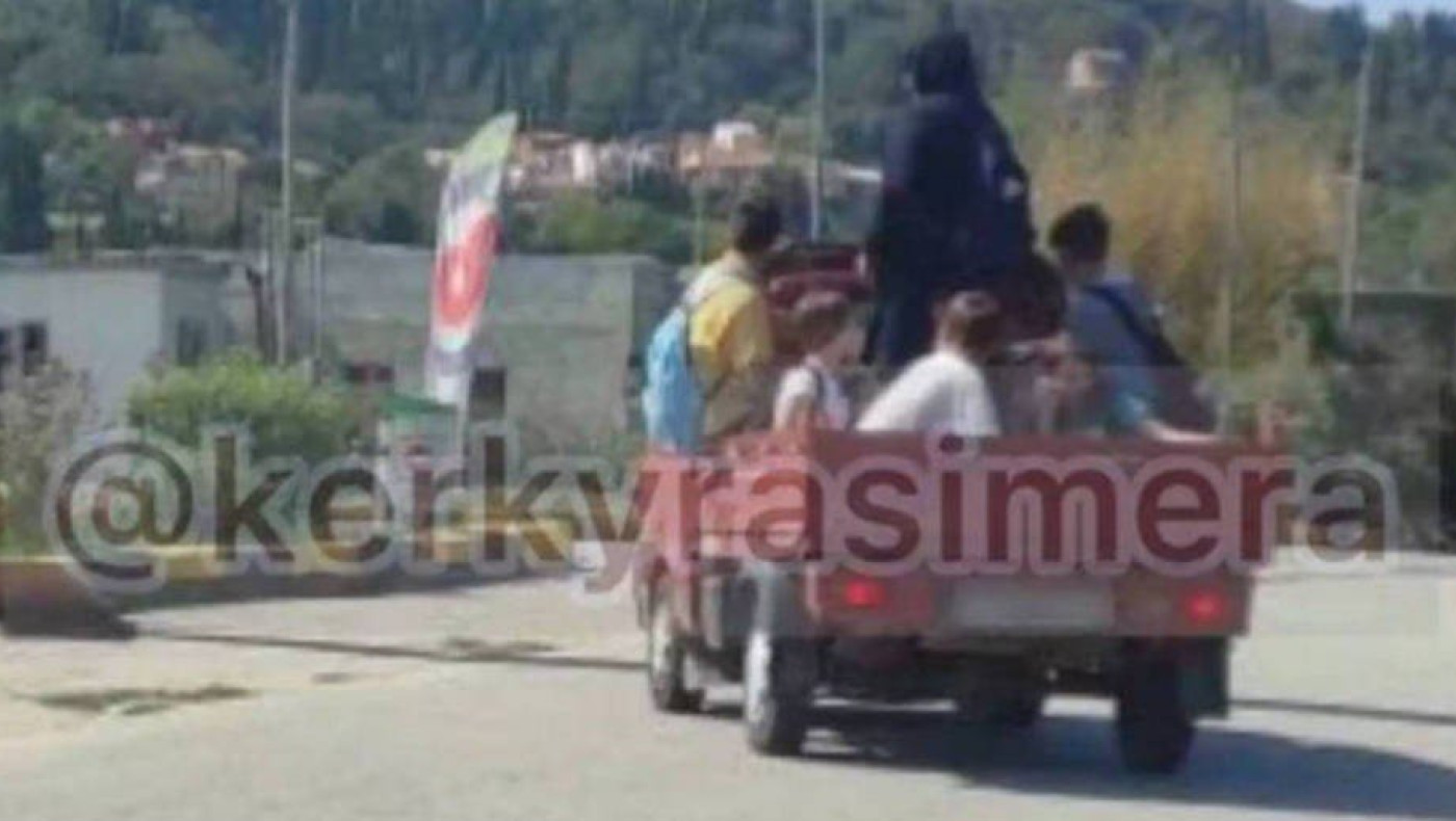 Κέρκυρα: Απίστευτες εικόνες με μαθητές Δημοτικού- Πηγαίνουν στο σχολείο σε καρότσα αγροτικού