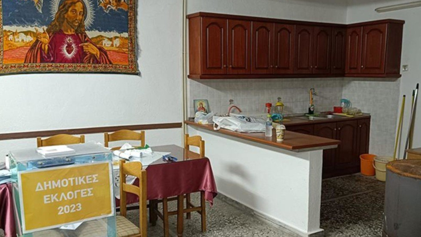 Σέρρες: Εκλογές σε αίθουσα μνημοσύνων... με κονιάκ