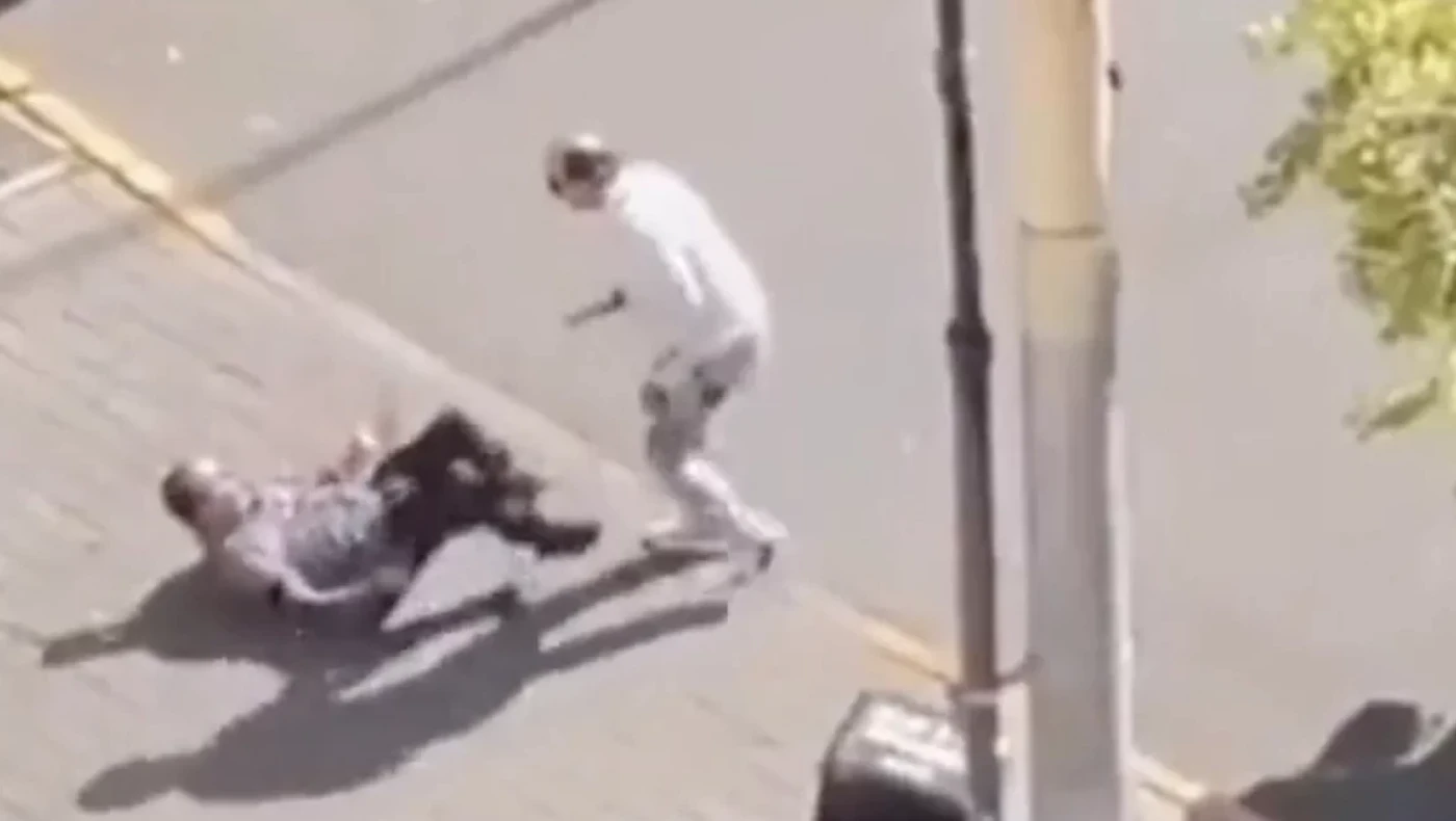 Η στιγμή που Ισραηλινός διπλωμάτης δέχτηκε επίθεση στο Πεκίνο