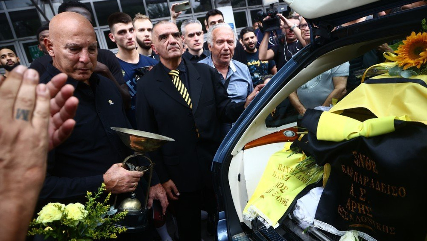 Γιάννης Ιωαννίδης: Το τρόπαιο που κράτησε ο Νίκος Γκάλης στο λαϊκό προσκύνημα (vid)