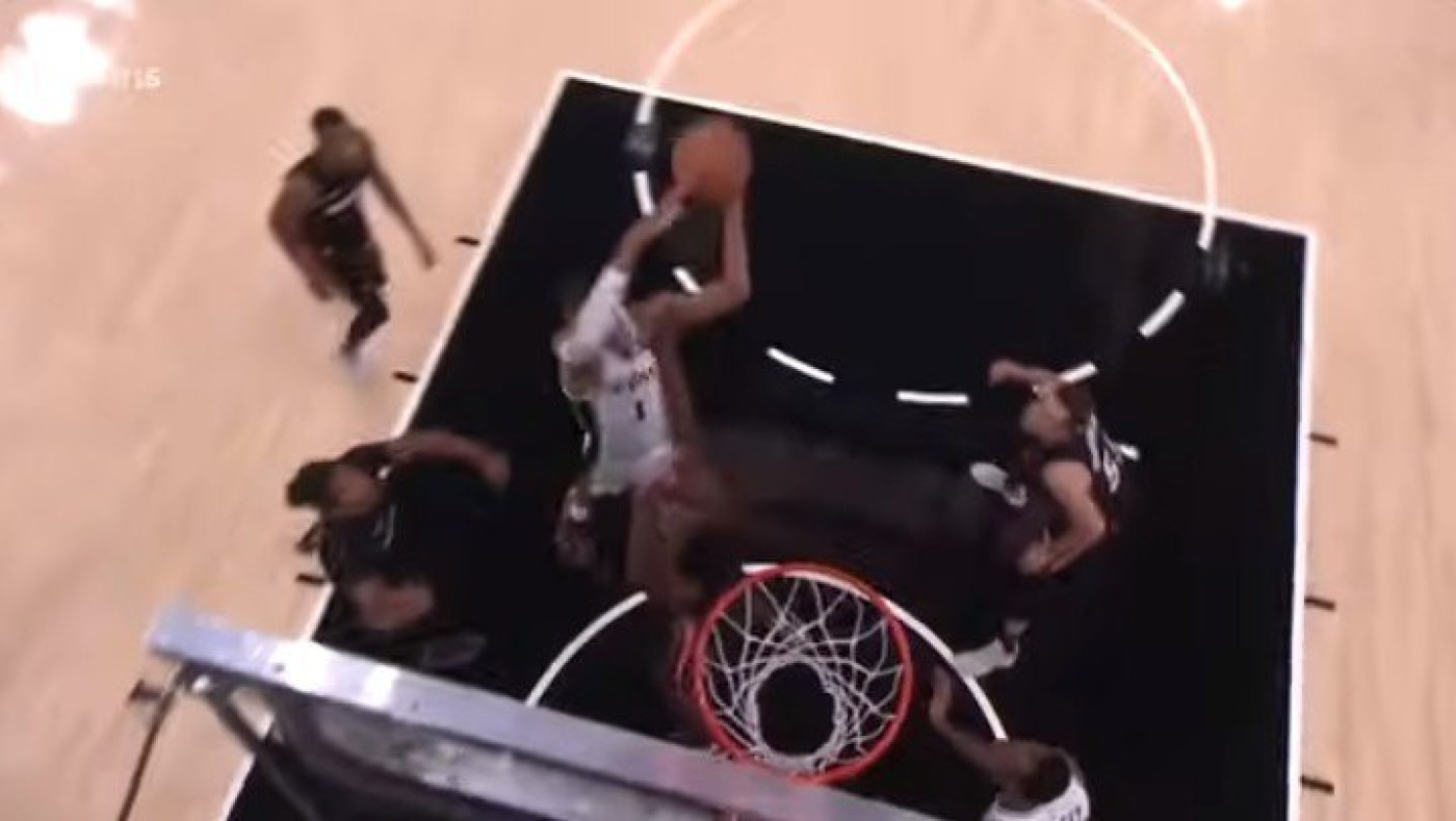 Ο Γουεμπανιάμα «έκρυψε τον ήλιο» και χάρισε ένα κάρφωμα για highlight (vid)