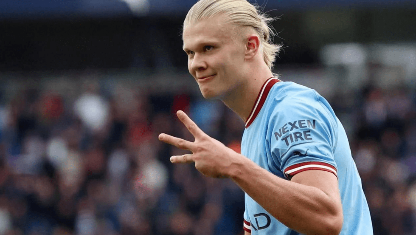 Ο Χάλαντ κοιμάται αγκαλιά με τις μπάλες που έχει κάνει χατ τρικ