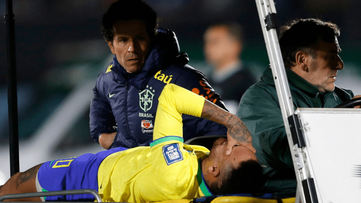 Βραζιλία: Σοβαρός τραυματισμό για τον Νεϊμάρ - Αποχώρησε με φορείο
