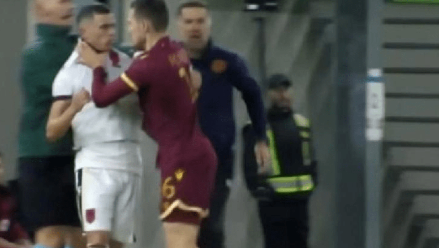 Παραλίγο να ξεφύγουν τα πράγματα στο Αλβανία-Βουλγαρία: Πιάστηκαν... λαιμό με λαιμό