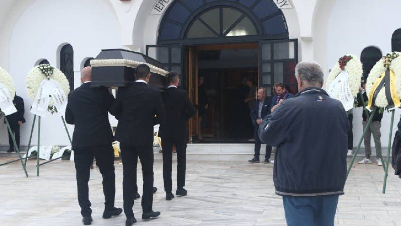 Πάρις Καλημερίδης: Το «τελευταίο «αντίο» στα Κοιμητήρια Θέρμης (pics)