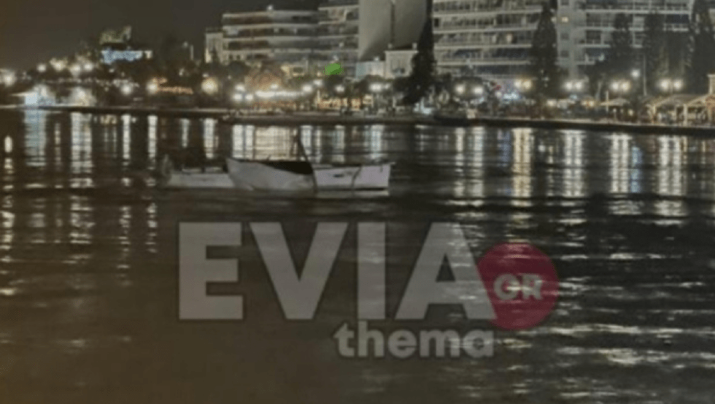 Ιστιοφόρο έπεσε πάνω στη Γέφυρα του Ευρίπου