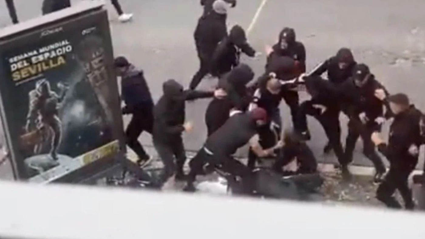 Άγρια επεισόδια μεταξύ οπαδών της Μπέτις και της Οσασούνα (vids)