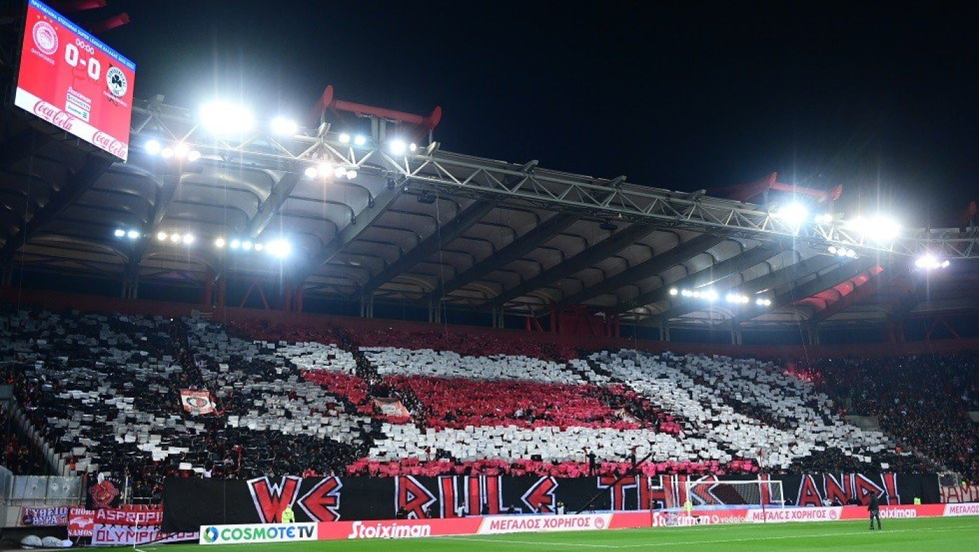 «Επίσκεψη» Ολυμπιακών στην ΕΠΟ και πανό κατά ΠΑΟΚ, ΠΑΟ, ΑΕΚ!