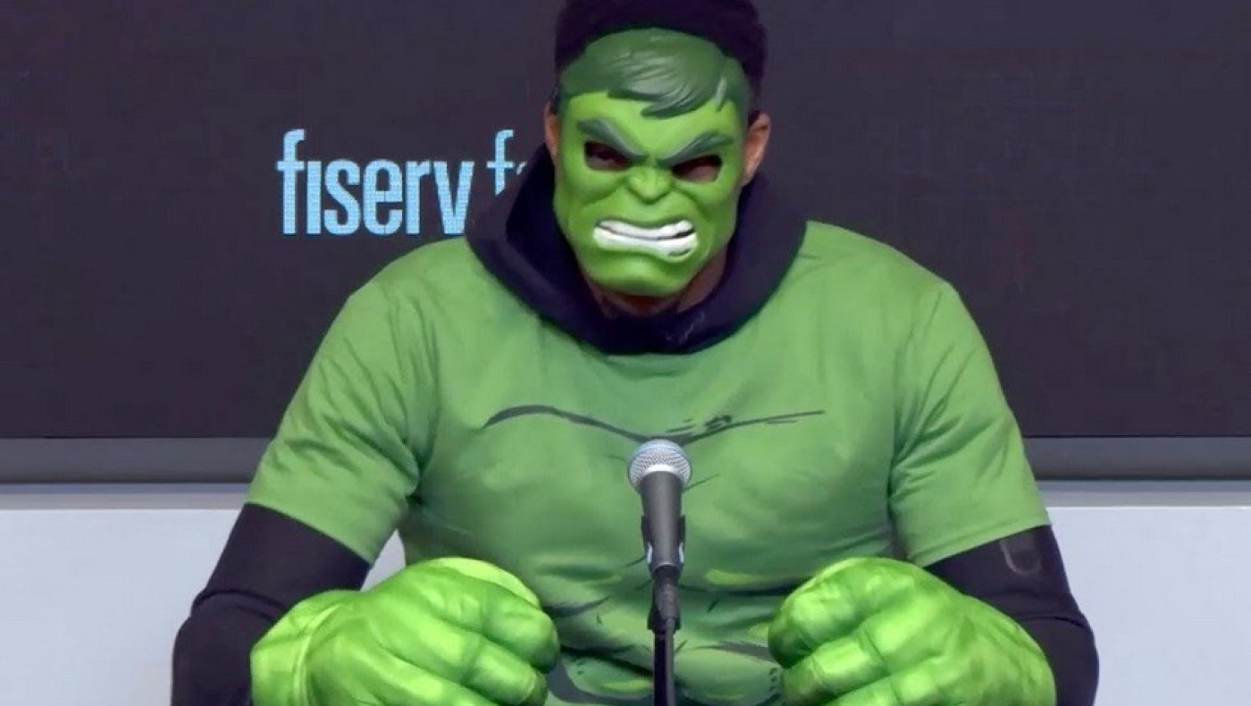 Ο Γιάννης Αντετοκούνμπο ντύθηκε… Χουλκ και πάτησε τους Χιτ