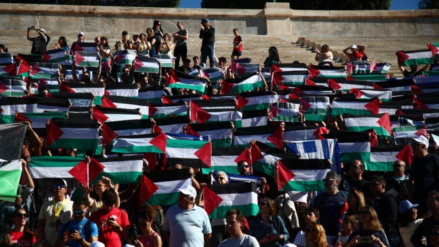 Το ΠΑΜΕ ύψωσε σημαίες της Παλαιστίνης στο Καλλιμάρμαρο (pics)