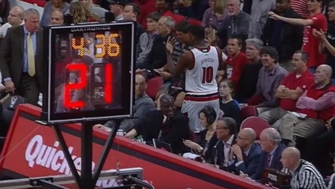 Απίστευτη γκάφα από παίκτη στο NCAA! (vid)