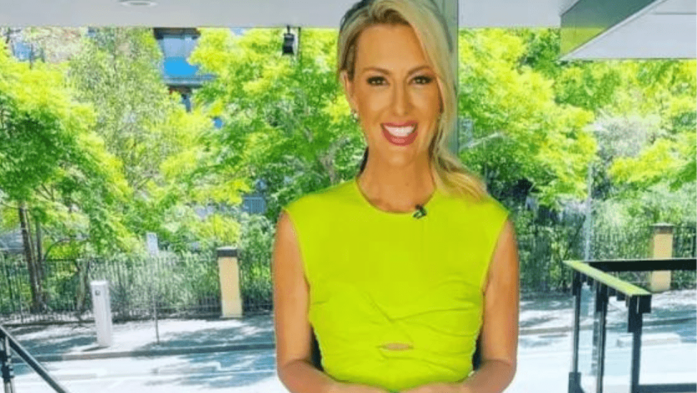 Έφταιγαν οι καθρέφτες: Παρουσιάστρια εμφανίστηκε κατά λάθος γυμνή σε βίντεο