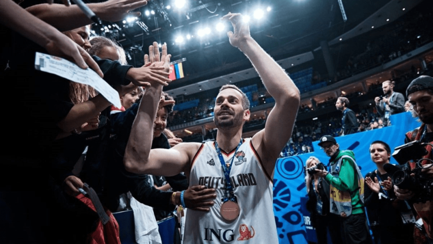 Γερμανός μπασκετμπολίστας έφυγε εν ώρα αγώνα, για να πάει στο αμάξι- Αυτός είναι ο απίστευτος λόγος