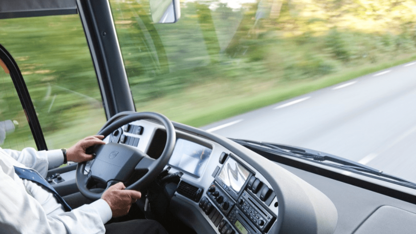 Σε σοκ ο οδηγός αστικού που ξυλοκοπήθηκε με γκλοπ: «Με χτυπούσαν στο κεφάλι και το σώμα»