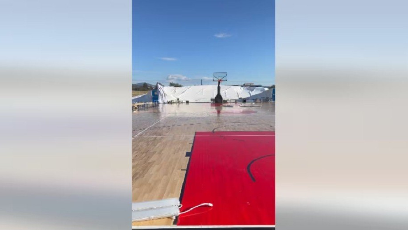 Θεσσαλονίκη: Καταστράφηκε από την ανεμοθύελλα ο θόλος του Basketball Airdome Skg που έμοιαζε με φούσκα