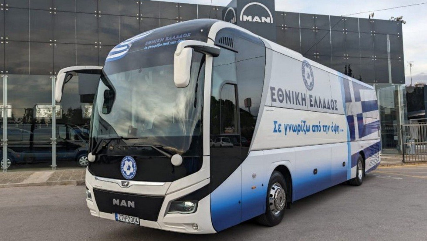 Τα «αποκαλυπτήρια» από το νέο της πούλμαν της Εθνικής Ελλάδας