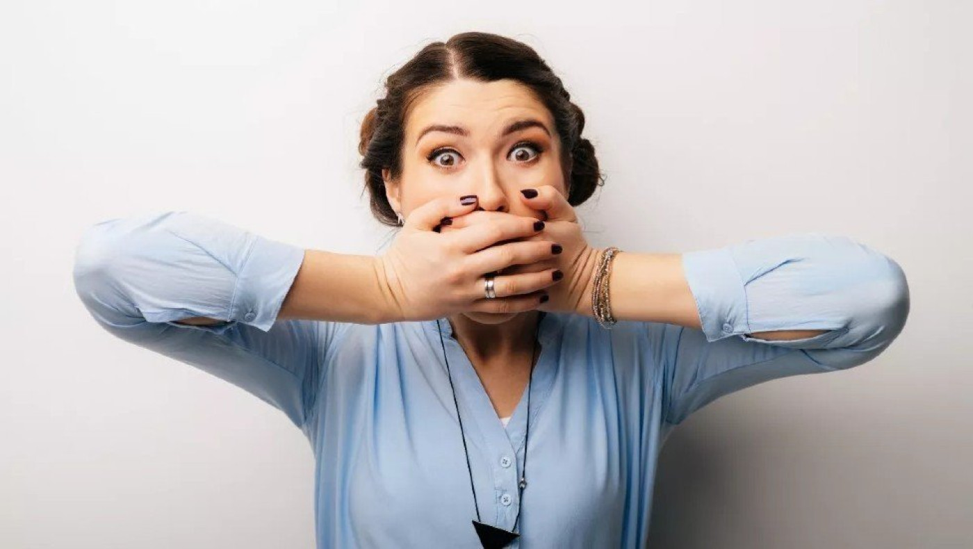 Μυρίζει άσχημα η αναπνοή σας; Ποιες σοβαρές παθήσεις σας απειλούν