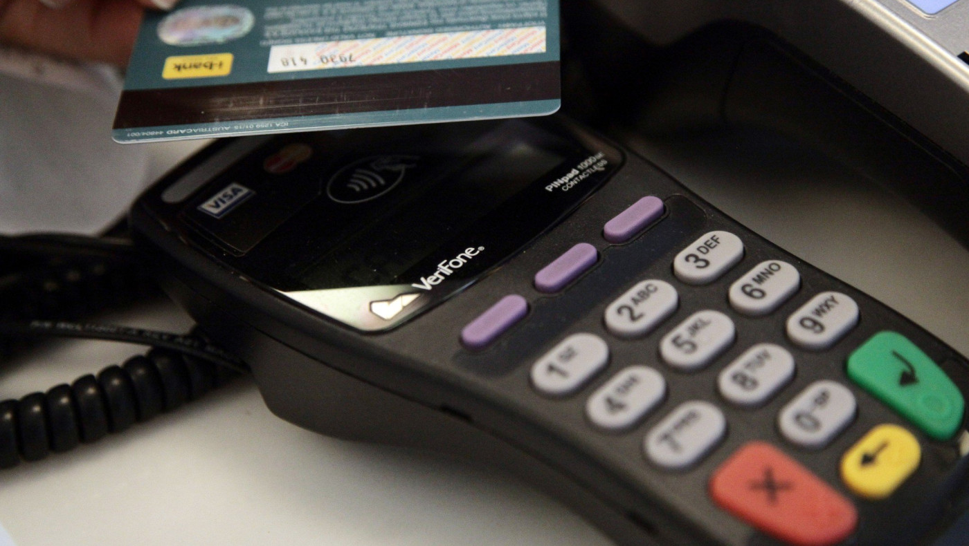 Αυτά είναι όλα τα επιδόματα ΔΥΠΑ και ΟΠΕΚΑ που θα πληρώνονται σε προπληρωμένες κάρτες