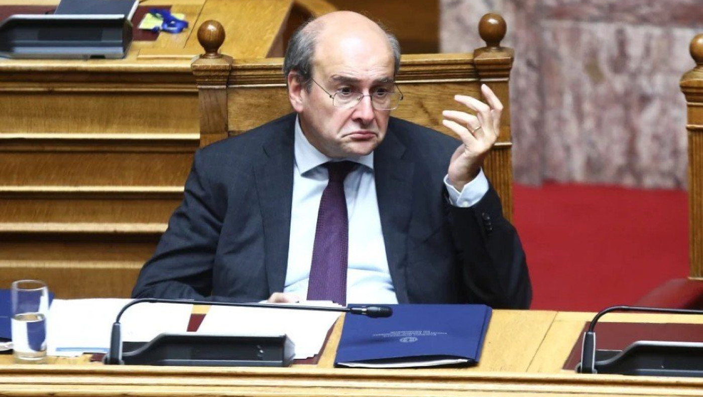 «Παράθυρο» Χατζηδάκη για έκτακτο επίδομα το Πάσχα – Πάνω από 800 ευρώ ο κατώτατος μισθός